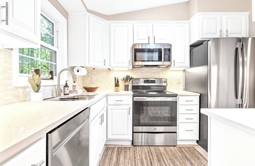 Northeast Raleigh Casa | Fresh, Clean, Private Wooded Acre- Best Coffee Station for Miles!