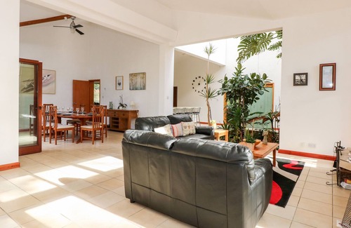 Thetford Cabaña | 1 ALEUTIA GARDENS, family friendly, with hot tub in Thetford