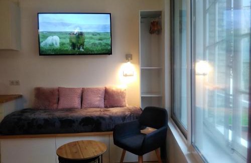 Dieppe Apartamento | 1 appartement 2 chambres plus salon ,3 appartements rénovés , NETFLIX, lits faits à votre arrivée, serviettes de toilette, Ménage, Wifi, en hyper centre ,Plage à 190m, BOX à Vélos, paiement 3 fois sans frais, prix tout compris