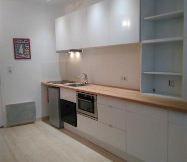 Dieppe Apartamento | 1 appartement 2 chambres plus salon ,3 appartements rénovés , NETFLIX, lits faits à votre arrivée, serviettes de toilette, Ménage, Wifi, en hyper centre ,Plage à 190m, BOX à Vélos, paiement 3 fois sans frais, prix tout compris