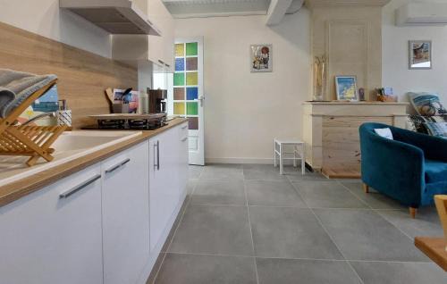 La Gripperie-Saint-Symphorien Casa | 1 Bedroom Cozy Home In La-Gripperie-Saint-Sym