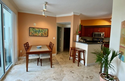Surfside Condominio | 1 Bd frente a la playa a pie a Bal Harbour Tiendas, restaurantes, supermercados y tiendas