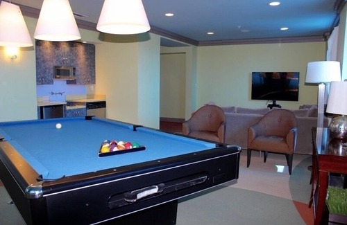 Surfside Condominio | 1 Bd frente a la playa a pie a Bal Harbour Tiendas, restaurantes, supermercados y tiendas