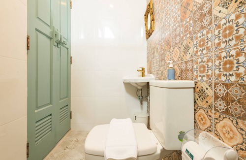 Talat Noi Cama Y Desayuno | 1 BD en Chinese Shophouse, Chinatown BKK