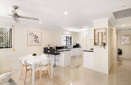 Sunnybank Apartamento | 1 Bdr Apt! Train! Parking! Restaurants! 1144D1