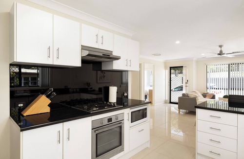 Sunnybank Apartamento | 1 Bdr Apt! Train! Parking! Restaurants! 1144D1