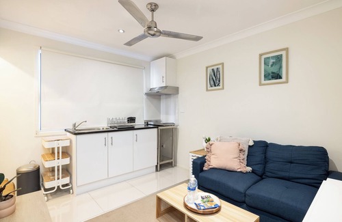 Sunnybank Apartamento | 1 Bdr Apt! Train! Parking! Restaurants! 5144D1