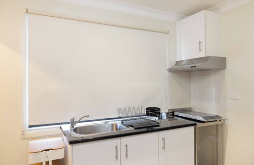 Sunnybank Apartamento | 1 Bdr Apt! Train! Parking! Restaurants! 5144D1