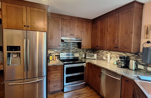 Nelson Casa | 1 bdrm, 2 bed in a house to yourself mins from sandy beaches, trails and Nelson!
