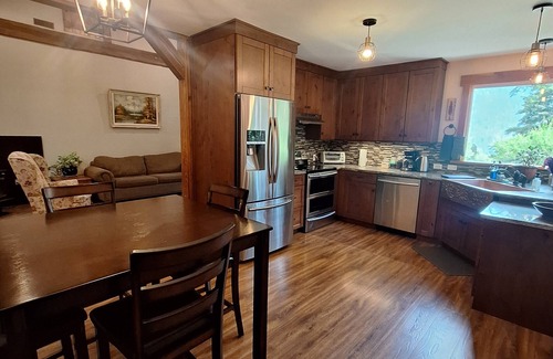 Nelson Casa | 1 bdrm, 2 bed in a house to yourself mins from sandy beaches, trails and Nelson!