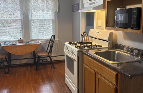Millbury Apartamento | 1 bdrm, Central Worcester/Boston, Qeen Anne at the Ellen Elizabeth Estates