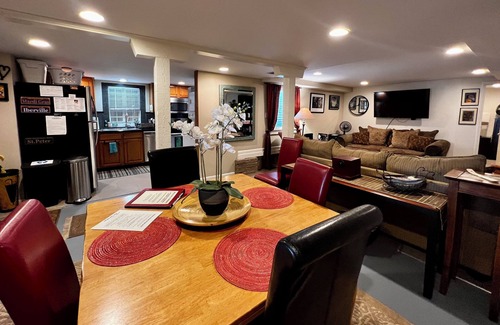 Audubon Apartamento | HERMOSO SUITE - DOS HABITACIONES 1150 SQ FT, AUDUBON PARK, TULANE, SAFE, WIFI