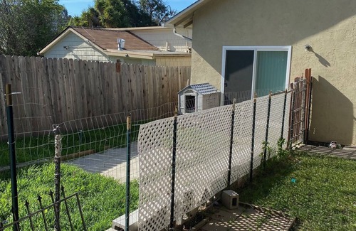 Vallejo Apartamento | 1 Bed 1 Bath in side by side Duplex