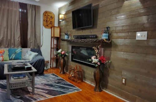 South Hyde Park Casa | 1 Bed/1 Bath near UMKC and The Plaza