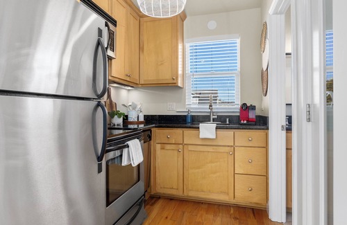 Eastside Santa Cruz Casa | 1 Bed/1 Bath plus Office - Beachy, Clean and Comfortable