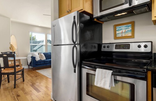 Eastside Santa Cruz Casa | 1 Bed/1 Bath plus Office - Beachy, Clean and Comfortable