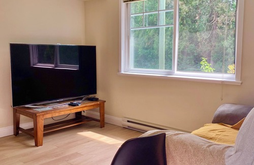 Port Coquitlam Casa | 1 Bed 1 Bath Suite Coquitlam Centre
