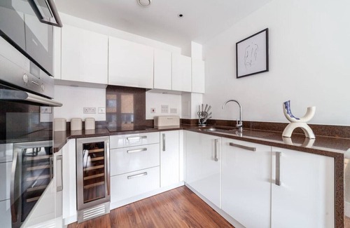Highbury West Apartamento | 1 Bed Apartment in Highbury with Balcony