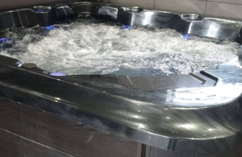 Havering Apartamento | 1-bed Apartment With Private hot Tub, Sauna & gym