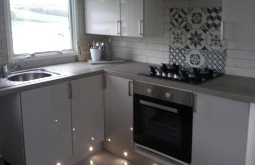 Newquay Chalet De Esquí | 1-Bed Chalet, Sleeps 2, Parking, Pets Allowed