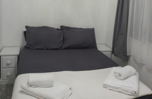 Newquay Chalet De Esquí | 1-Bed Chalet Sleeps 2 Parking Pets Allowed