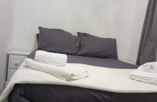 Newquay Chalet De Esquí | 1-Bed Chalet Sleeps 2 Parking Pets Allowed