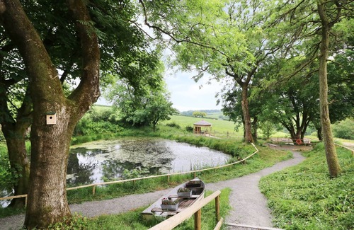 Llandyssiliogogo Cabaña | 1 bed Clock house cottage with hot tub, West Wales