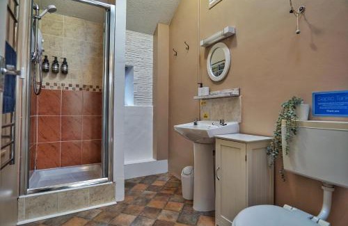 Holsworthy Casa | 1 Bed Cottage - Hot Tub Pool Wifi Pets