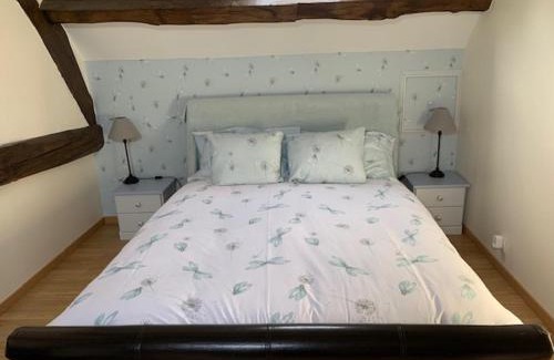 Ambrieres-les-Vallees Casa | 1 Bed Cottage - Sleeps 2 - Garden - Parking - Wifi