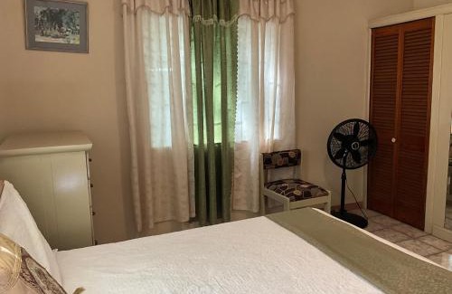 Spanish Town Apartamento | 1 Bed Flat at Coconut Villa