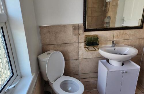 Stone Apartamento | 1 Bed Flat - Sleeps 2 - Parking - Wifi