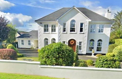 Eglinton Apartamento | 1 Bed Flat - Sleeps 2 - Pets - Parking - Garden