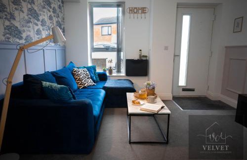 Castle Apartamento | 1 Bed House , Free WiFi,Free Parking,Leasure,Business