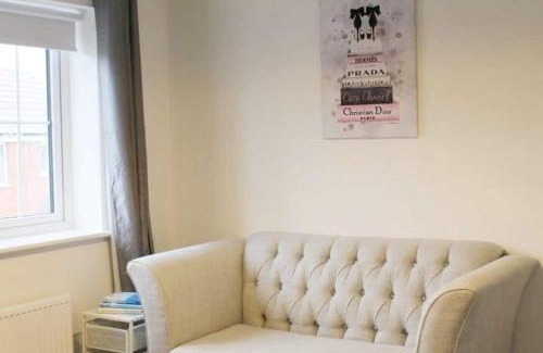 Peterborough Casa | 1-Bed House - Sleeps 2 - Parking Wifi