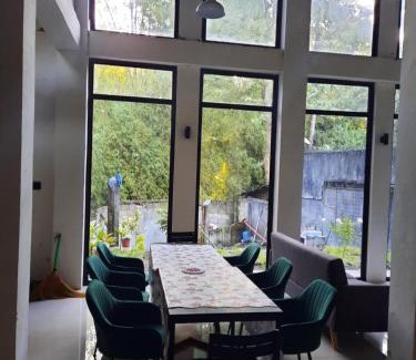 Zamboanga Casa | 1 Bed House - Sleeps 2 - Pets - Parking - Wifi