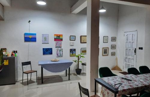 Zamboanga Casa | 1 Bed House - Sleeps 2 - Pets - Parking - Wifi