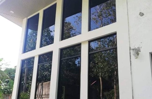 Zamboanga Casa | 1 Bed House - Sleeps 2 - Pets - Parking - Wifi