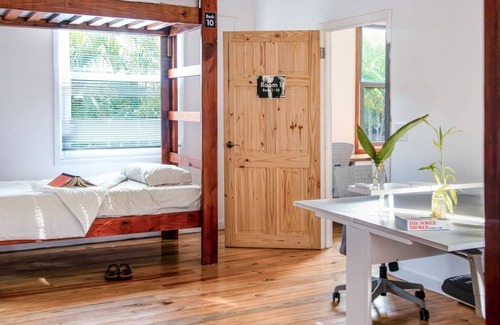 Crawfish Rock Hotel | 1 Bed in a Shared Hostel Room (Male #4)