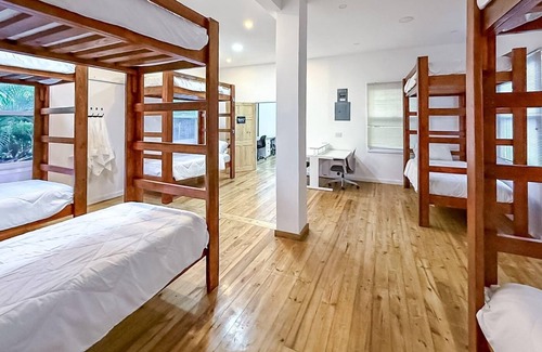 Crawfish Rock Hotel | 1 Bed in a Shared Hostel Room (Male #4)