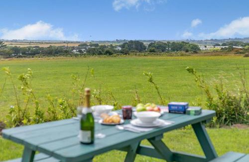 Carnbrea Cabina | 1 Bed in Four Lanes oc-s32768