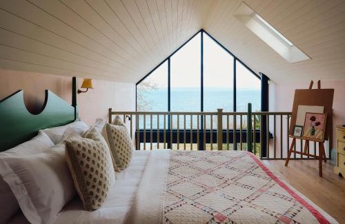 Newlyn Casa | 1-bed luxury seafront cabin in heart of Newlyn, Mousehole