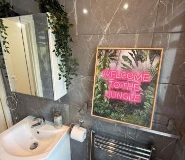 West Hendon Apartamento | 1 bed modern apartment walking distance from shopping mall
