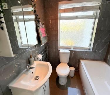 West Hendon Apartamento | 1 bed modern apartment walking distance from shopping mall