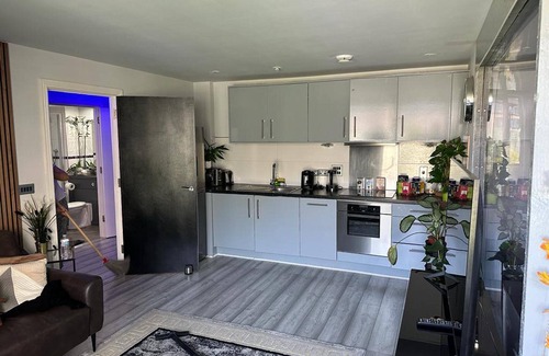The Westside Apartamento | Unique Penthouse With Jacuzzi & Garden