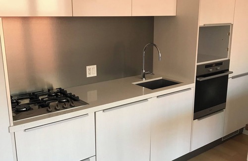 Southeast False Creek Condominio | 1-bed pet-friendly Olympic Village condo with pool & hot tub, 5 min from seawall