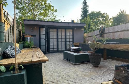 Childs Hill Apartamento | 1 Bed Studio - Sleeps 2 - Parking - Wifi