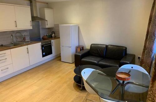 High Wycombe Casa | 1-Bed unit 10 minute drive from Hellfire Caves