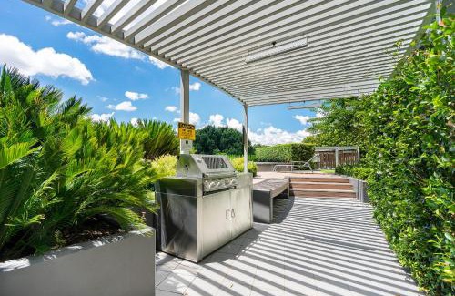 City East Apartamento | 1-Bed with Amazing Views, Pool, Gym, BBQ & Parking