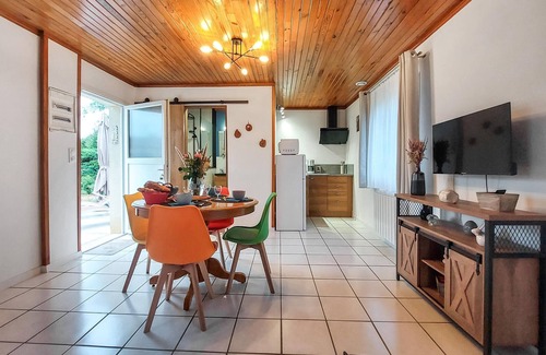 Saint-Martial-de-Nabirat Casa | 1 bedroom awesome home in Saint-Martial-De-Nabir