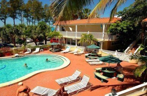 Bradenton Beach Hotel | 1 Bedroom 1 bathroom. 1st floor. Pet Friendly. Small / Medium Dogs. NO CATS